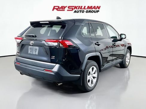Used 2022 Toyota RAV4 LE AWD/4WD image 7