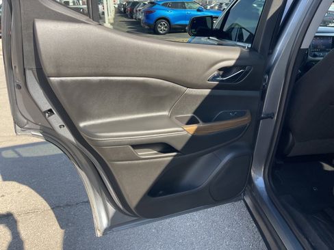 Used 2020 GMC Acadia SLE w/ Driver Convenience Package image 18