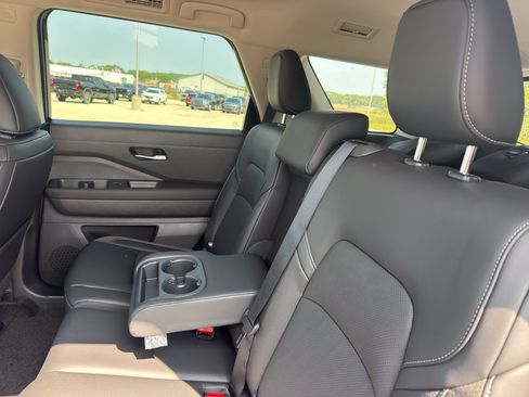 New 2026 Nissan Pathfinder SL AWD/4WD image 33
