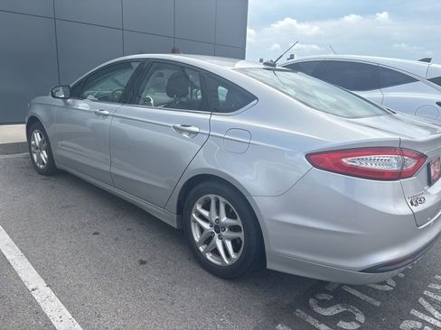 Used 2013 Ford Fusion SE FWD image 2