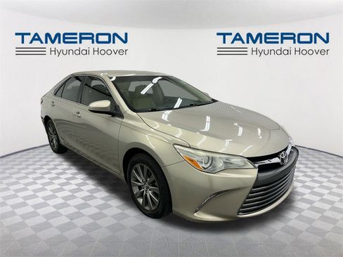 Used 2017 Toyota Camry XLE image 7