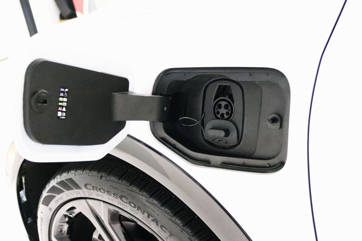 Used 2025 Chevrolet Equinox EV RS FWD image 24