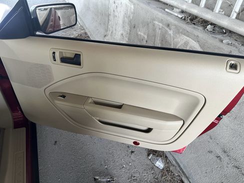 Used 2005 Ford Mustang Convertible image 20