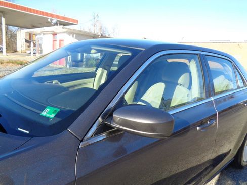 Used 2013 Chrysler 300 RWD image 10