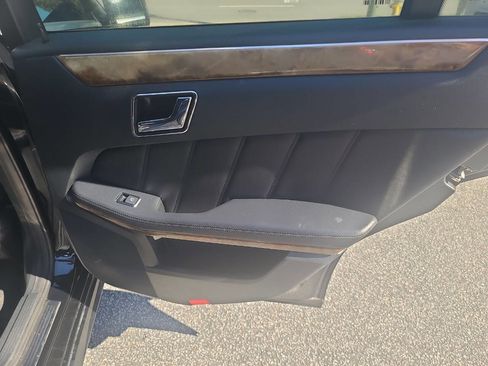 Used 2011 Mercedes-Benz E 350 4MATIC Sedan image 32