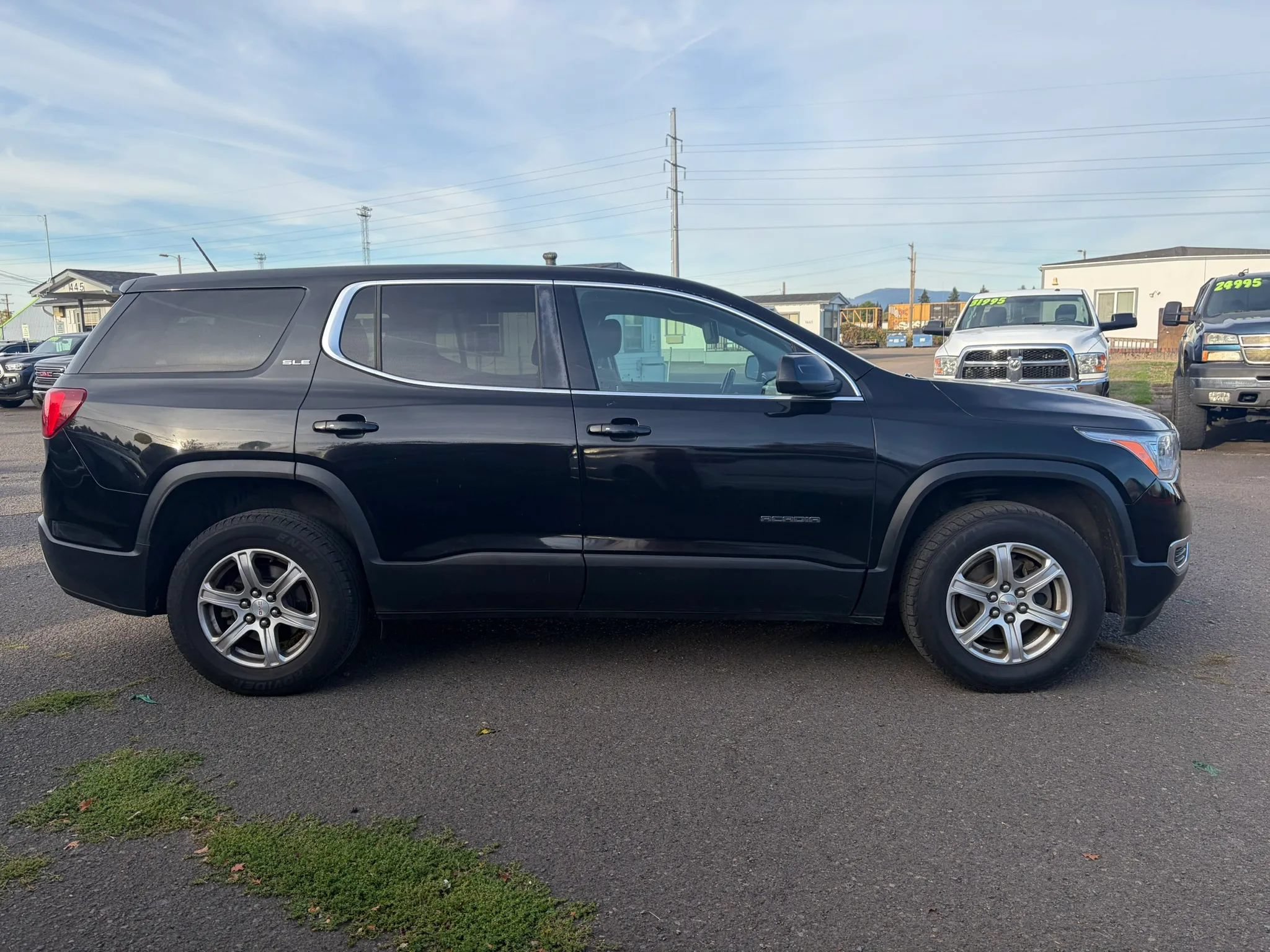 Used 2018 GMC Acadia SLE AWD/4WD image 2