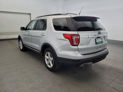 Used 2018 Ford Explorer XLT w/ Equipment Group 201A FWD image 5