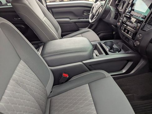 Used 2024 Nissan Titan SV w/ SV Convenience Package image 11