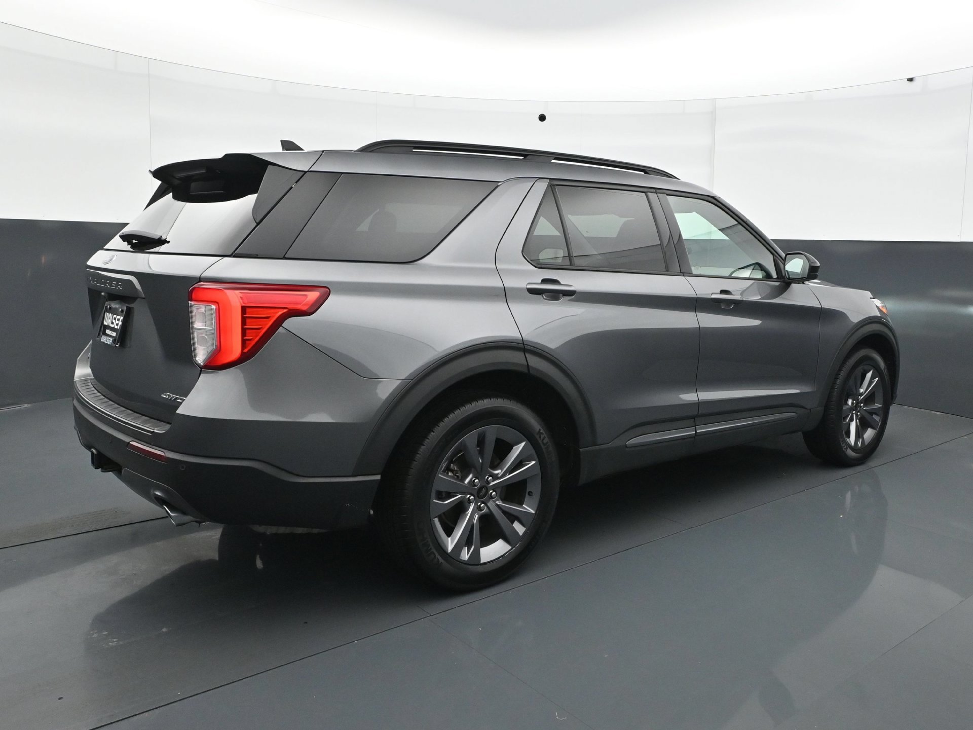 Used 2022 Ford Explorer XLT w/ Equipment Group 202A AWD/4WD image 7