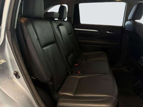 Used 2016 Toyota Highlander XLE image 32
