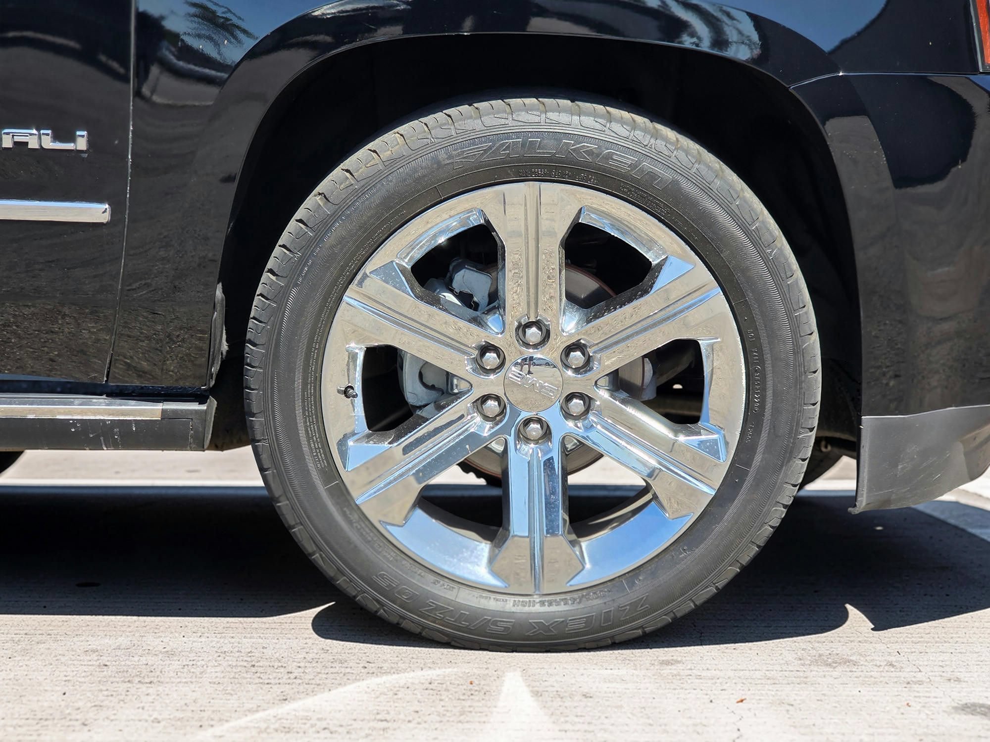 Used 2017 GMC Yukon Denali AWD/4WD image 9