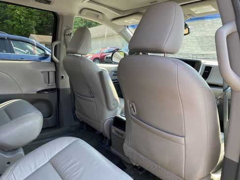 Used 2016 Toyota Sienna XLE w/ XLE Navigation Package AWD/4WD image 19