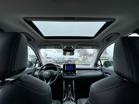 Used 2024 Toyota Corolla Cross XLE w/ Convenience Package image 22