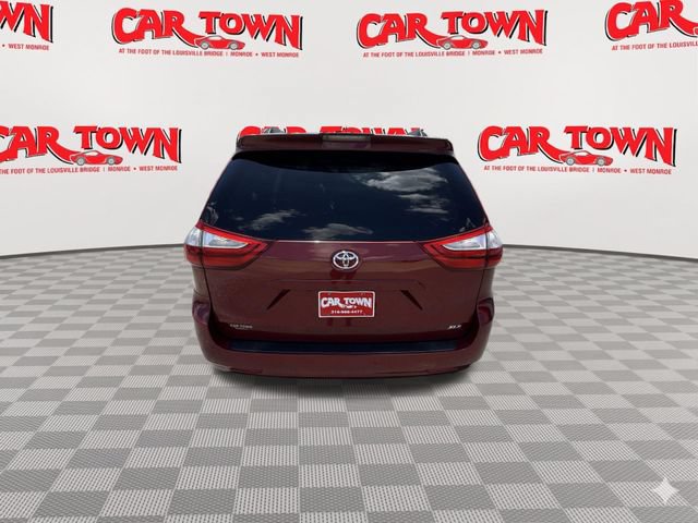 Used 2019 Toyota Sienna XLE FWD image 23