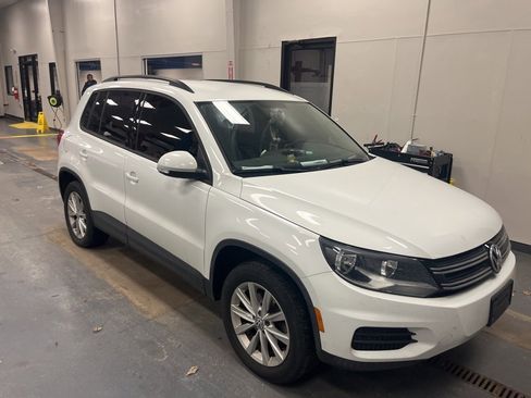 Used 2018 Volkswagen Tiguan Limited w/ Premium Package image 1
