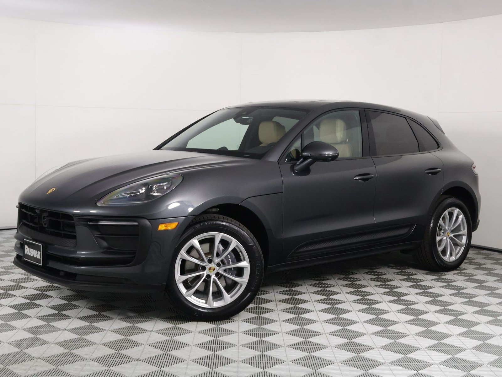 Certified 2026 Porsche Macan AWD/4WD image 35