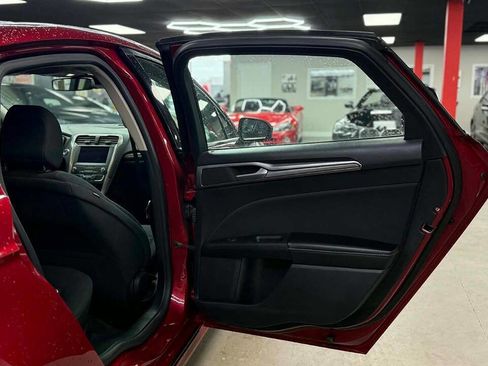 Used 2020 Ford Fusion SE image 13