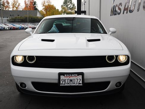 Used 2019 Dodge Challenger SXT w/ Blacktop Package image 2
