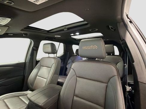 Used 2023 Chevrolet Traverse High Country image 21