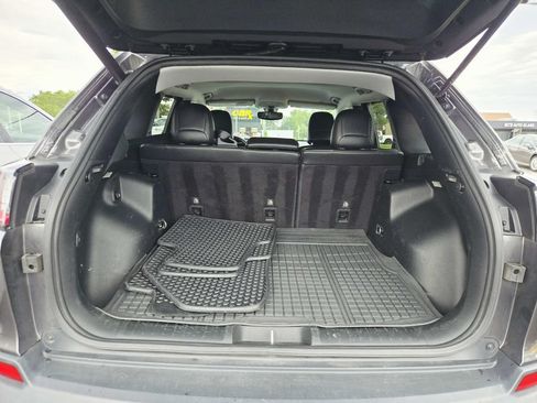 Used 2019 Jeep Cherokee Latitude Plus w/ Comfort/Convenience Group AWD/4WD image 13