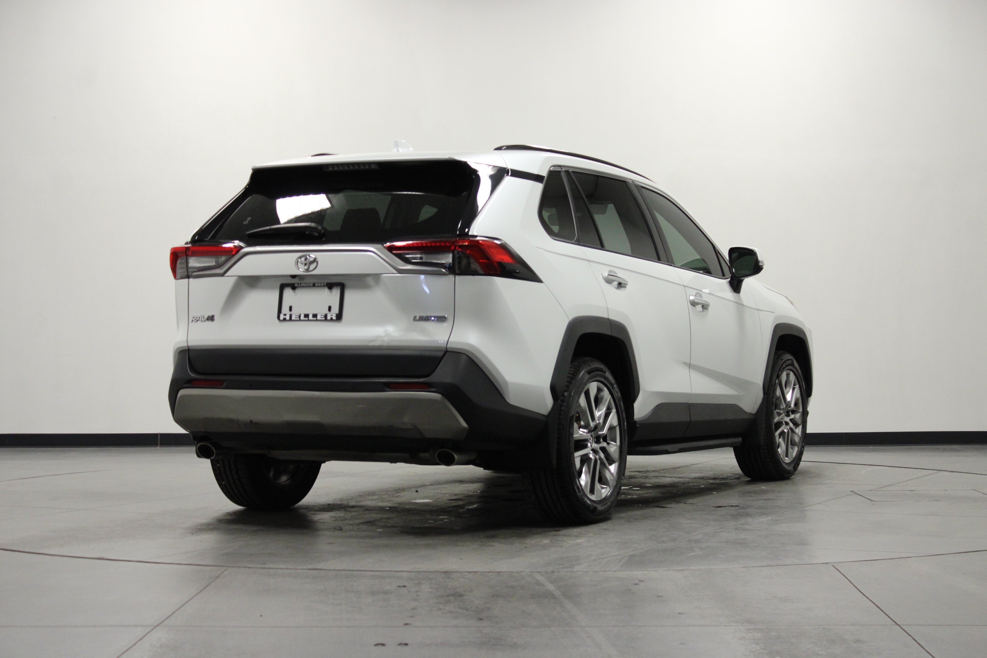 Used 2023 Toyota RAV4 Limited FWD image 4