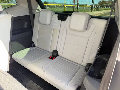 Used 2018 Volkswagen Tiguan SE w/ Panoramic Sunroof Package AWD/4WD image 15