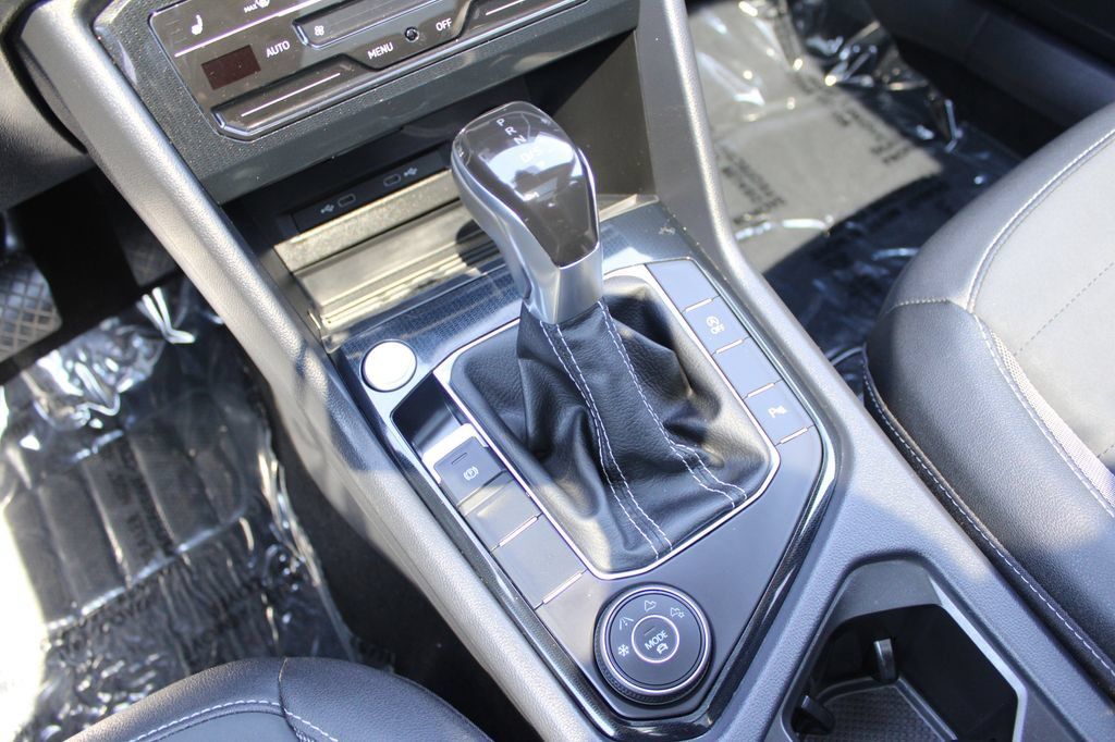 Used 2025 Volkswagen Taos SE AWD/4WD image 20