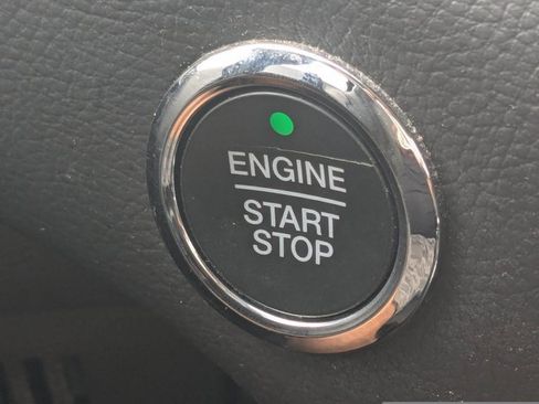 Used 2018 Ford Edge SE image 24