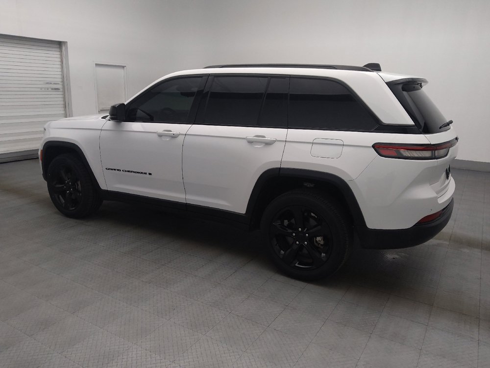 Used 2023 Jeep Grand Cherokee Altitude RWD image 3