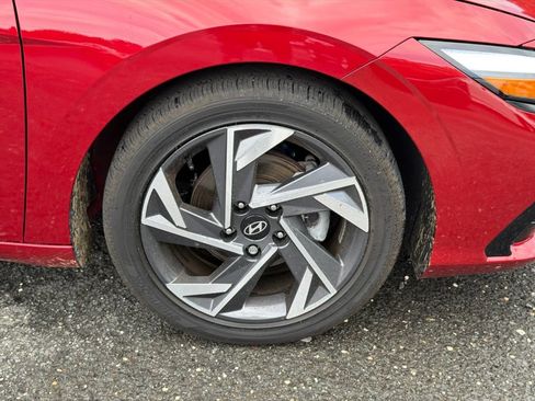 Certified 2025 Hyundai Elantra SEL FWD image 8