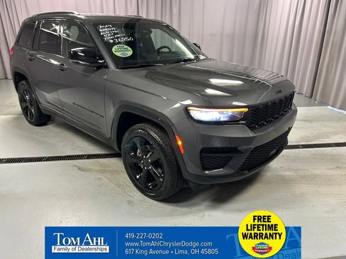 Used 2024 Jeep Grand Cherokee Altitude AWD/4WD image 1
