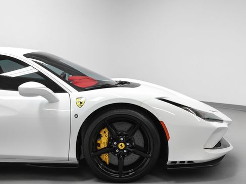 Certified 2020 Ferrari F8 Tributo RWD image 9