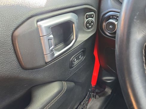 Used 2019 Jeep Wrangler Unlimited Sahara w/ Safety Group image 11