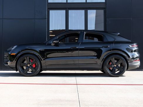 Certified 2025 Porsche Cayenne S AWD/4WD image 2