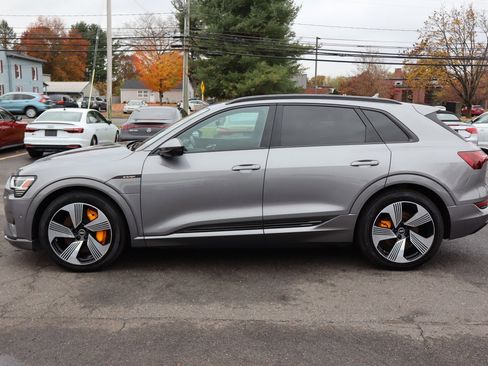 Used 2022 Audi e-tron Premium Plus w/ Premium Plus Package image 8