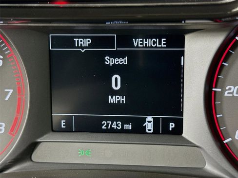 Used 2025 Chevrolet Trax RS w/ Driver Confidence Package FWD image 2