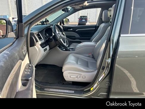 Used 2017 Toyota Highlander Limited Platinum AWD/4WD image 13