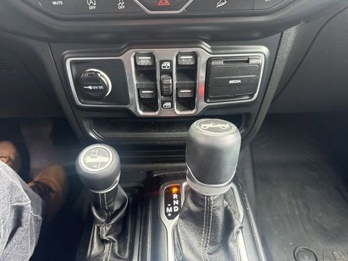 Used 2019 Jeep Wrangler Unlimited Sahara AWD/4WD image 14