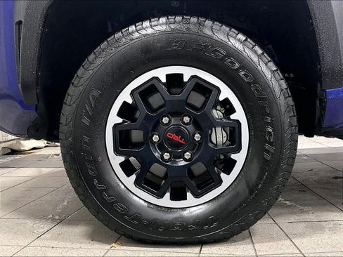 Certified 2025 Toyota Tacoma TRD Off-Road image 7