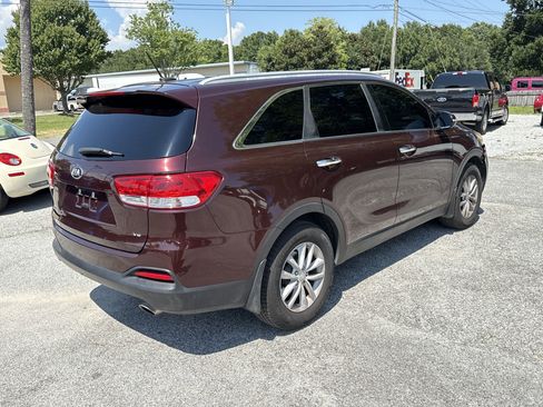 Used 2017 Kia Sorento LX image 5
