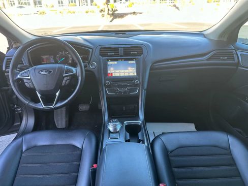 Used 2018 Ford Fusion SE w/ Equipment Group 201A image 17