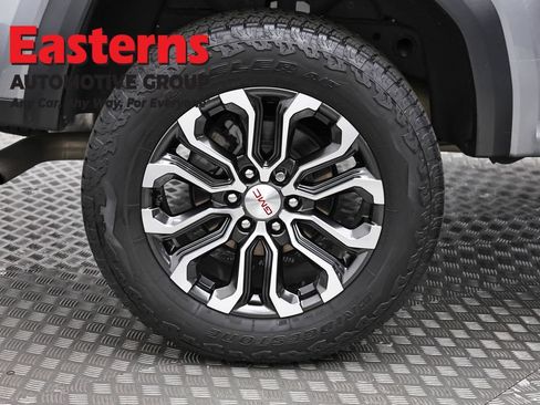 Used 2024 GMC Canyon Denali AWD/4WD image 30