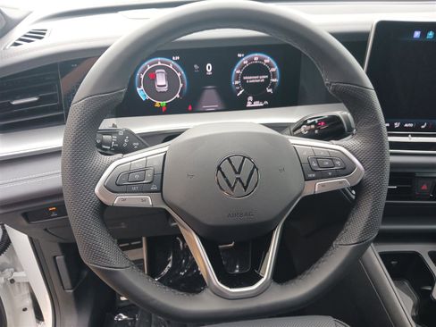 New 2025 Volkswagen Tiguan SE R-Line image 19