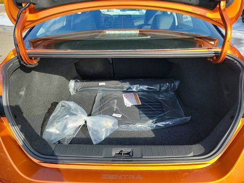 Used 2025 Nissan Sentra SR w/ SR Premium Package image 8