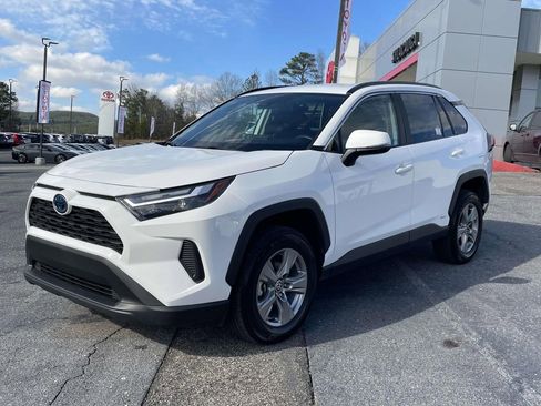 Used 2022 Toyota RAV4 XLE image 6