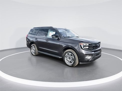 New 2025 Ford Expedition Active image 2