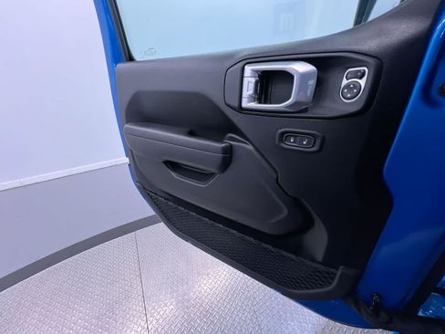 Used 2024 Jeep Wrangler Unlimited w/ Convenience Group AWD/4WD image 32
