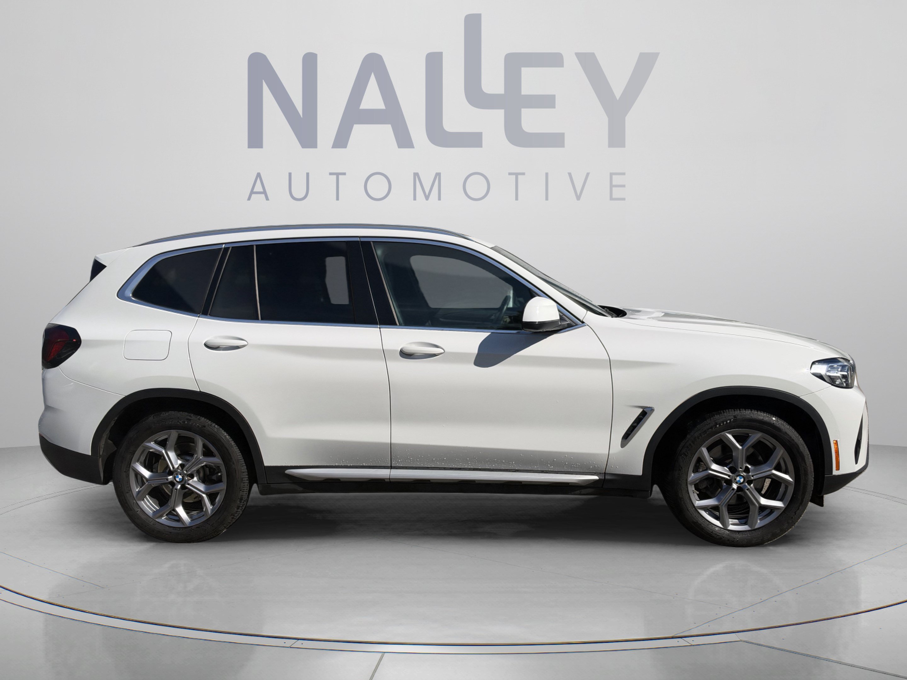 Used 2023 BMW X3 xDrive30i w/ Premium Package AWD/4WD image 4