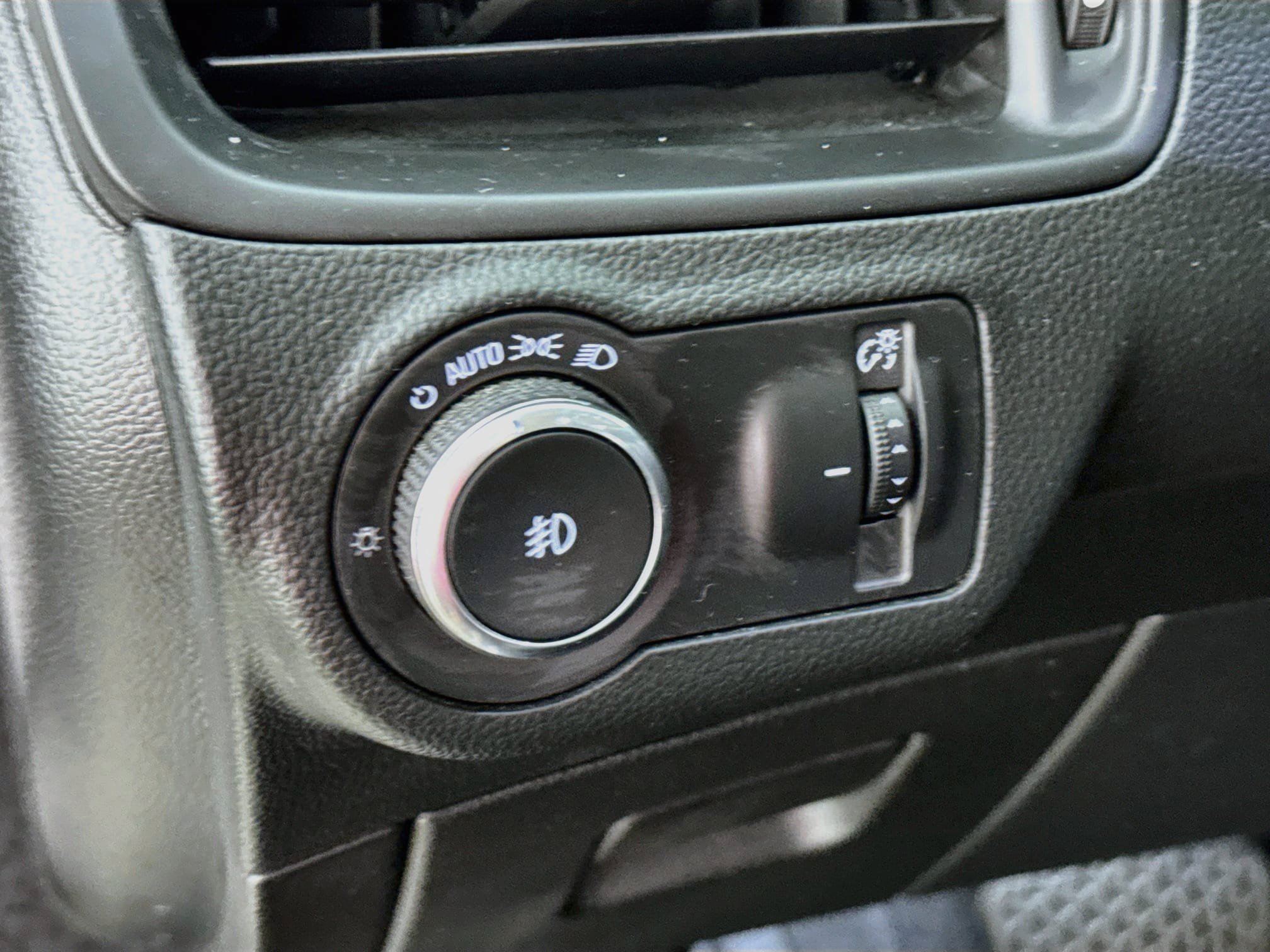 Used 2017 Buick Envision Essence AWD/4WD image 13