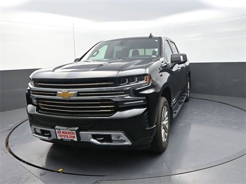 Used 2022 Chevrolet Silverado 1500 High Country w/ Technology Package image 2